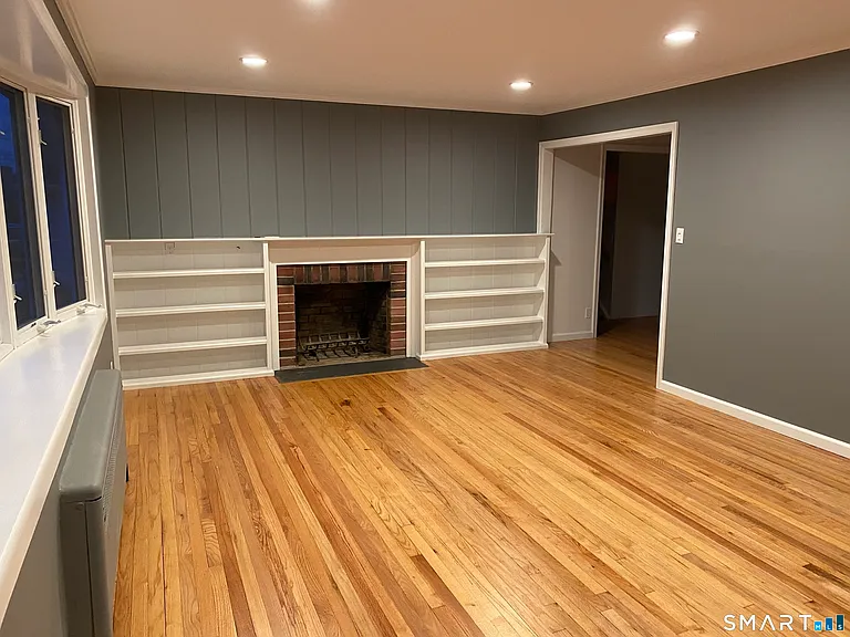 61 Kenilworth Dr W — Photo 2