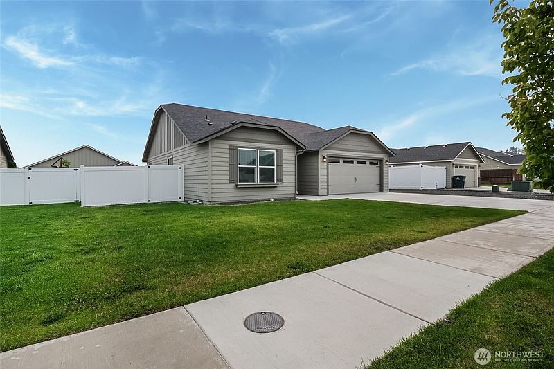 5th image of 4229 W Cove West Drive