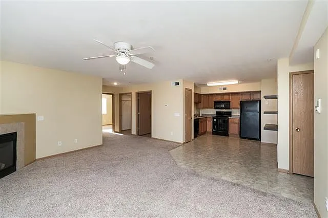 4600 Grand Ave — Photo 2