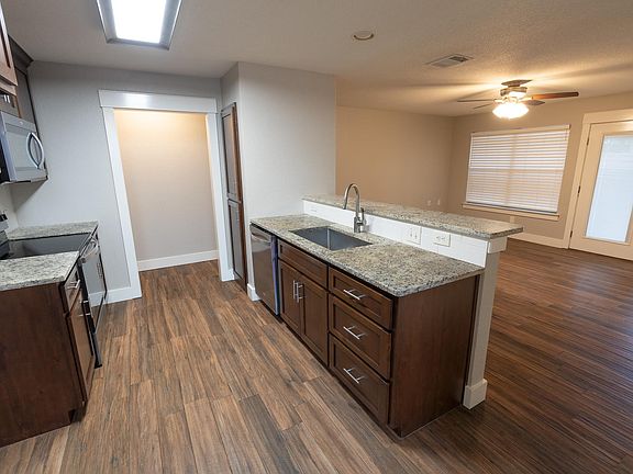 4th image of 514 Frostwood Dr