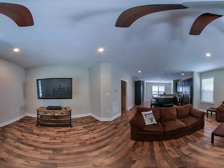 1864 Belle Vue Way — Photo 10