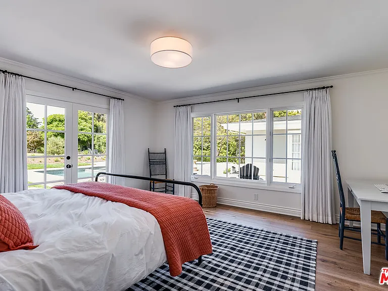 28925 Cliffside Dr — Photo 31