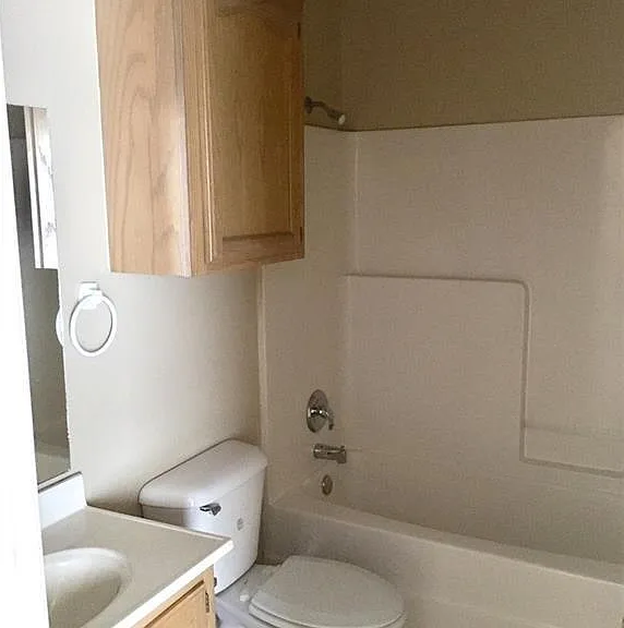 812 N Cross Ln #4 — Photo 20