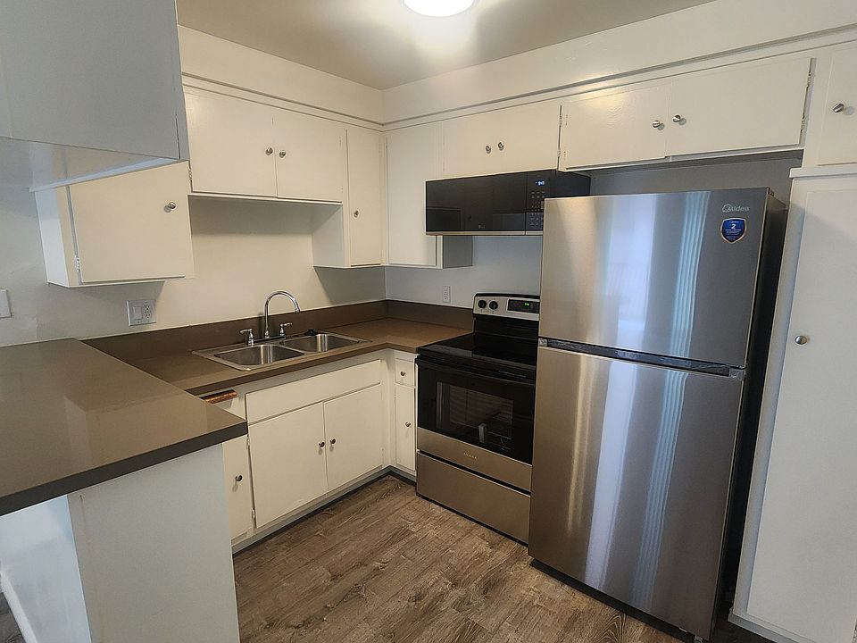 Kitchen with quartz counter tops and new appliances