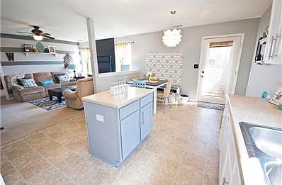 5th image of 127 Thistle Wood Dr