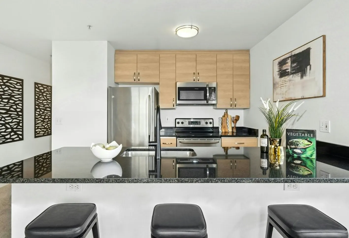 2 bed, 789 sqft, $2,575 — Photo 3