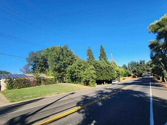 Exterior Neighborhood (street photo)