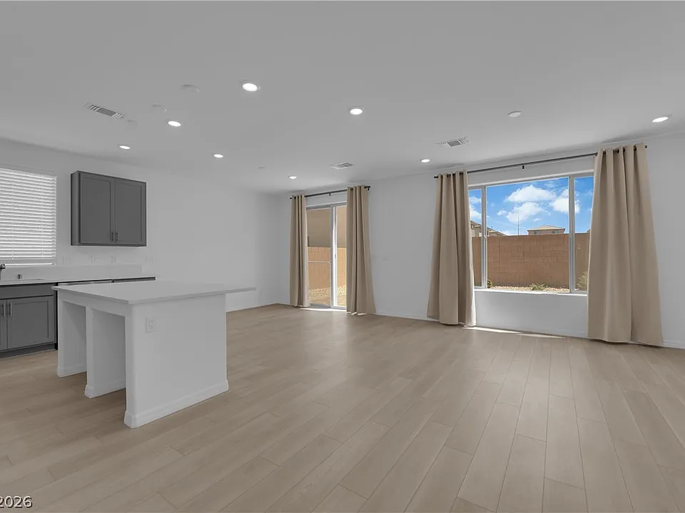 5925 Obsidian Sky Ave