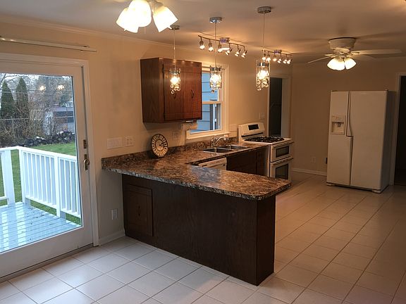 5th image of 7842 W 99th St
