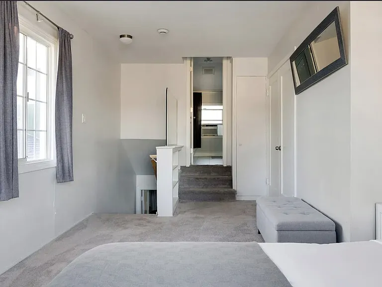 C St — Photo 3