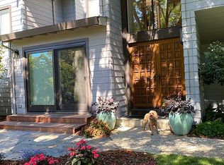 1275 Trinity Dr, Menlo Park, CA 94025