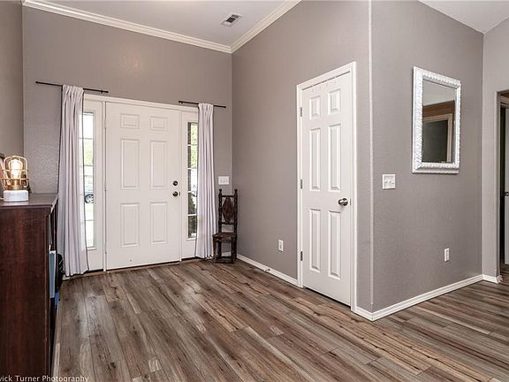 5th image of 11 Hoyer Ln