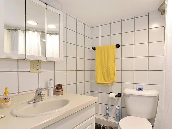 2nd image of 5546 N Marmora Ave #1