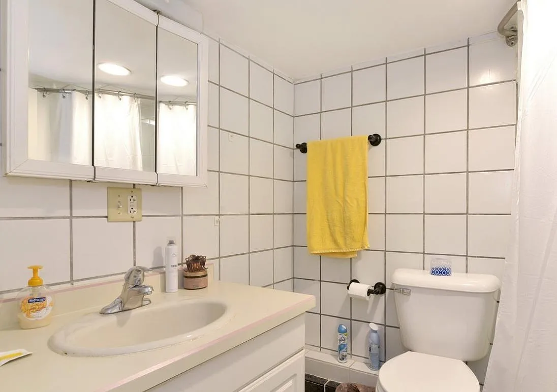 Building Photo - 5546 N Marmora Ave #1