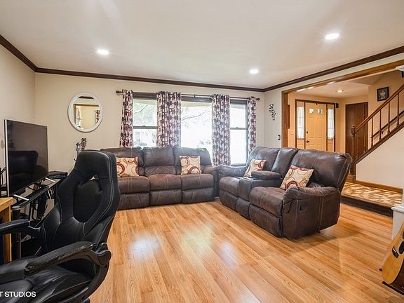 3rd image of 55 Wildwood Dr