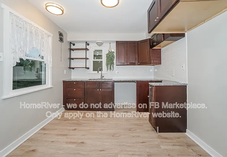 411 Hillview St — Photo 5
