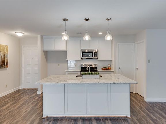 5th image of 19 Dellforest Ct
