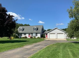 27 Canada Rd, Casnovia, MI 49318