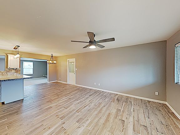 5th image of 3831 W Columbine Dr
