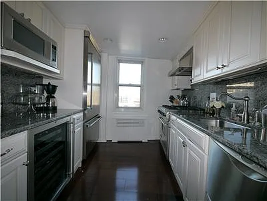 Sold by R New York | media 16