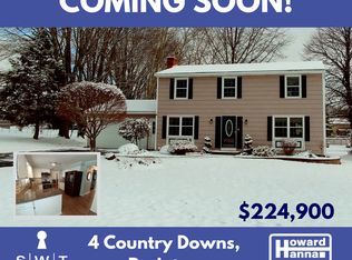4 Country Downs Cir, Fairport, NY 14450