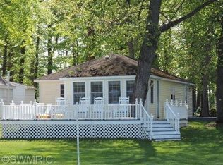 174 Wildwood Beach Rd, Quincy, MI 49082