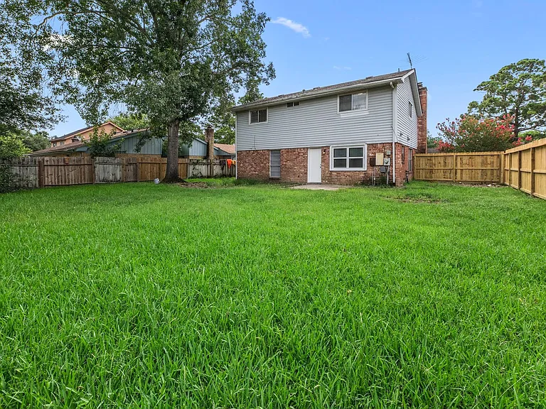 7018 Stoney River Dr — Photo 19