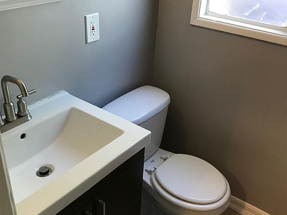 3rd image of 3719 E 1st St #8