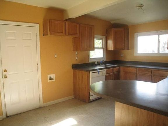 5th image of 625 Jefferson Ave