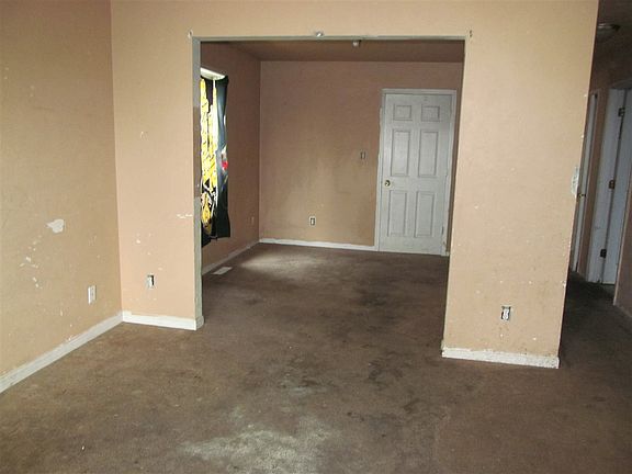 5th image of 2601 Holland St