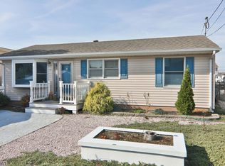32 Carlyle Dr, Bayville, NJ 08721