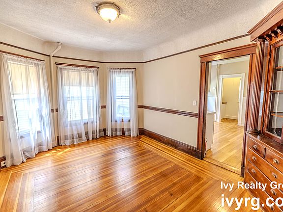 4th image of 46 Paulina St #1