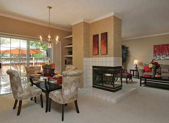 5th image of 1304 University Dr APT 3