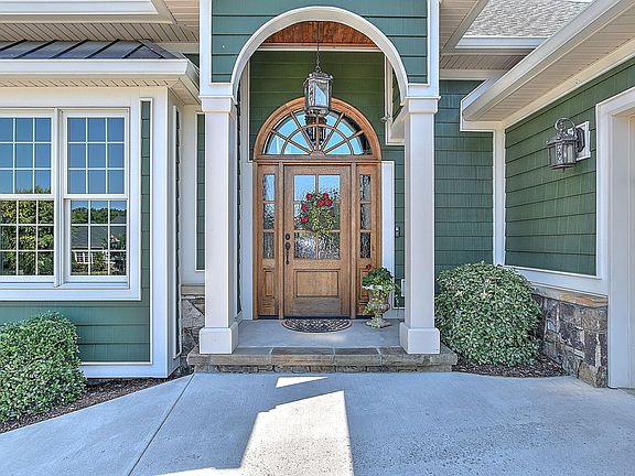 4th image of 1930 Villa Ct