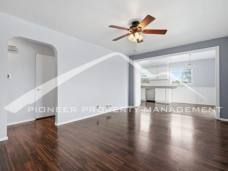701 S Navajo St — Photo 5