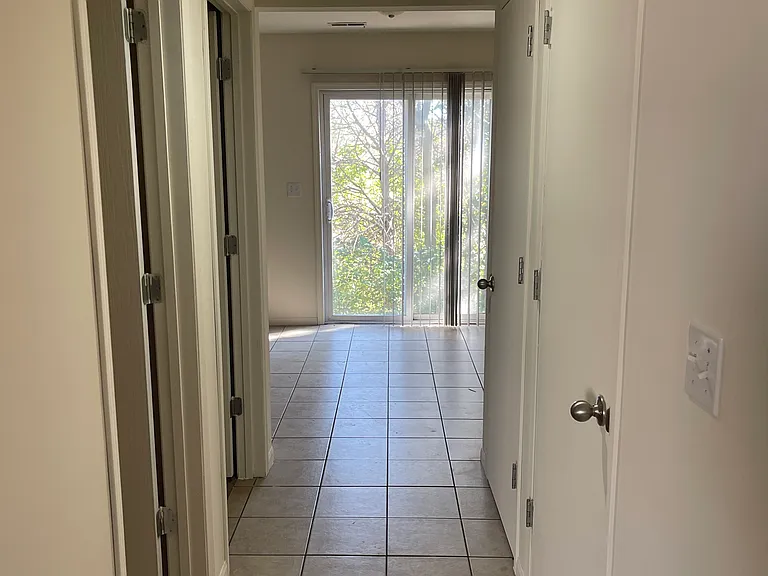 404 Henry Dr — Photo 4