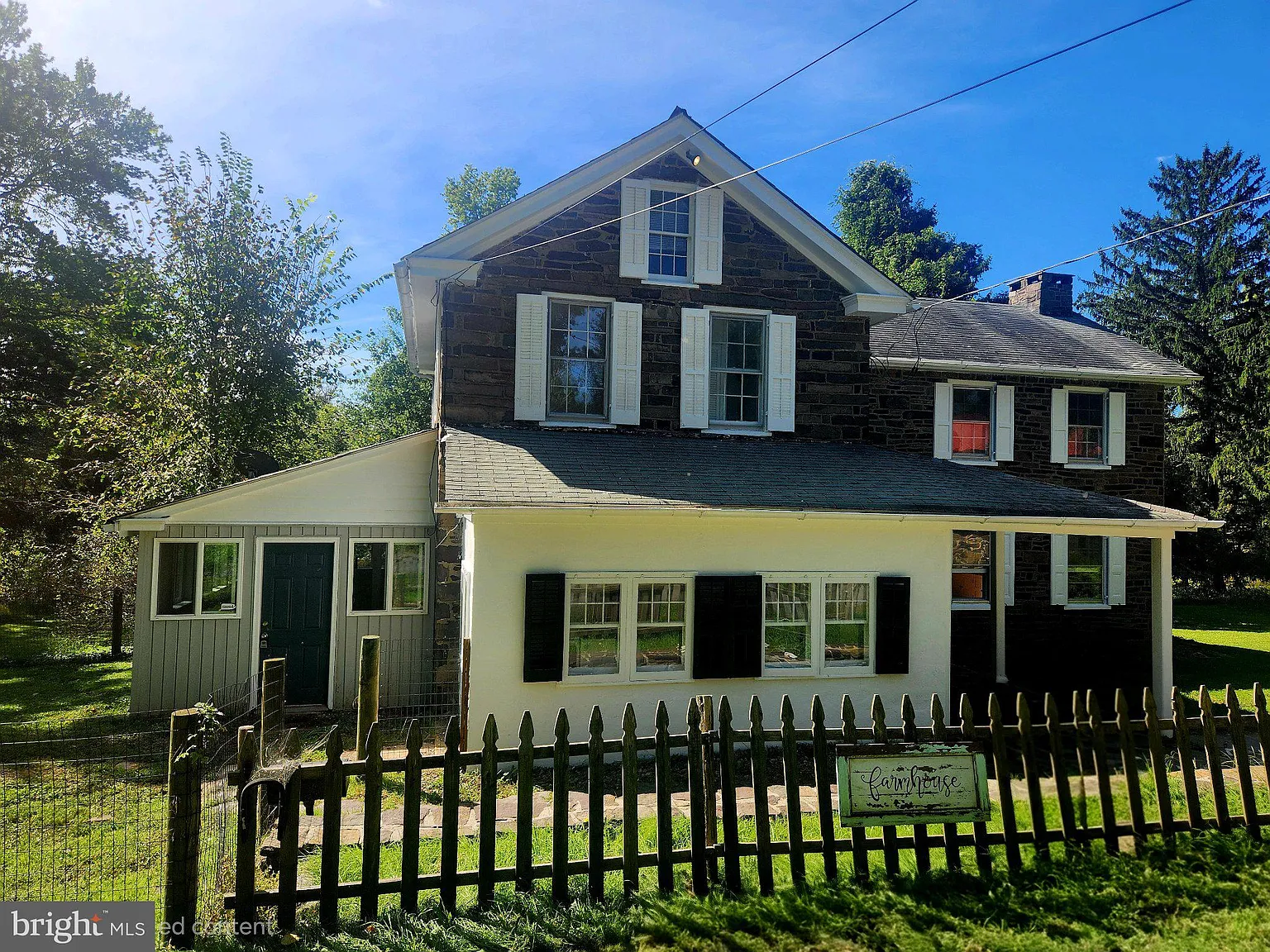 3 bed, 2.5 bath, 2308 sqft, $3,900 — Photo 1
