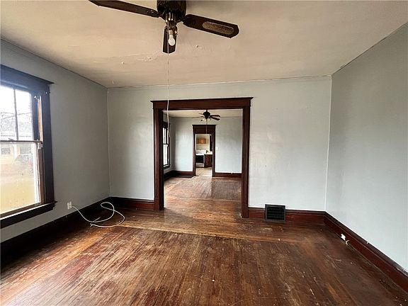 3rd image of 602 E Decatur St