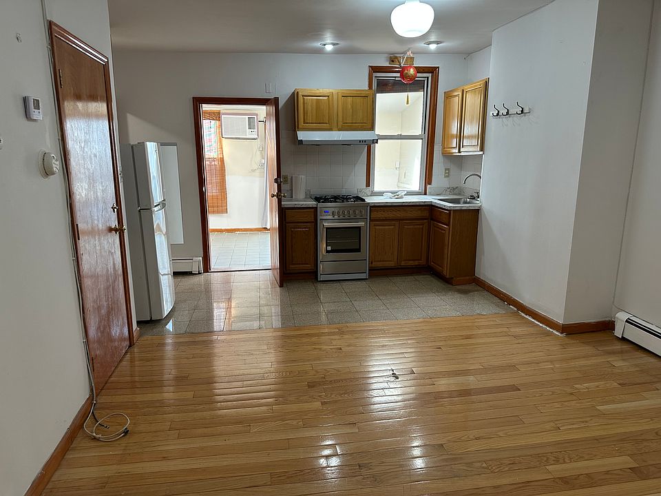 1st image of 212 Bedford Ave #3