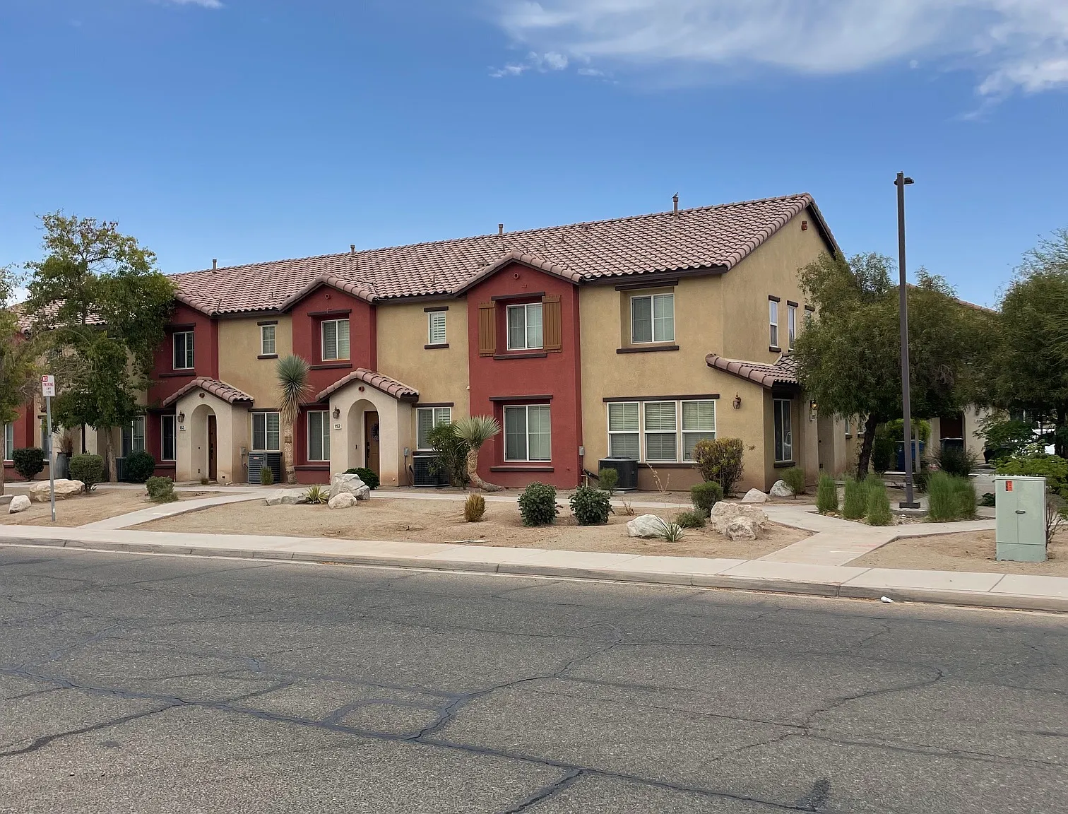 3 bed, 2.5 bath, 1592 sqft, $1,950 — Photo 1