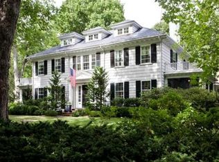 32 Arlington Rd, Wellesley, MA 02481