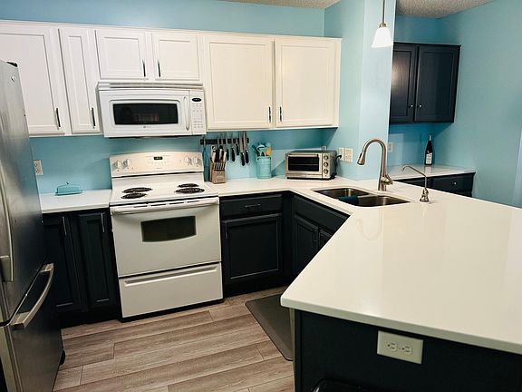 3rd image of 2637 Yellowstone Dr