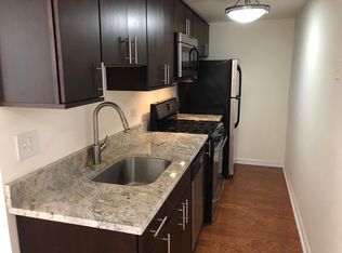 649 W Grace St #1, Chicago, IL 60613