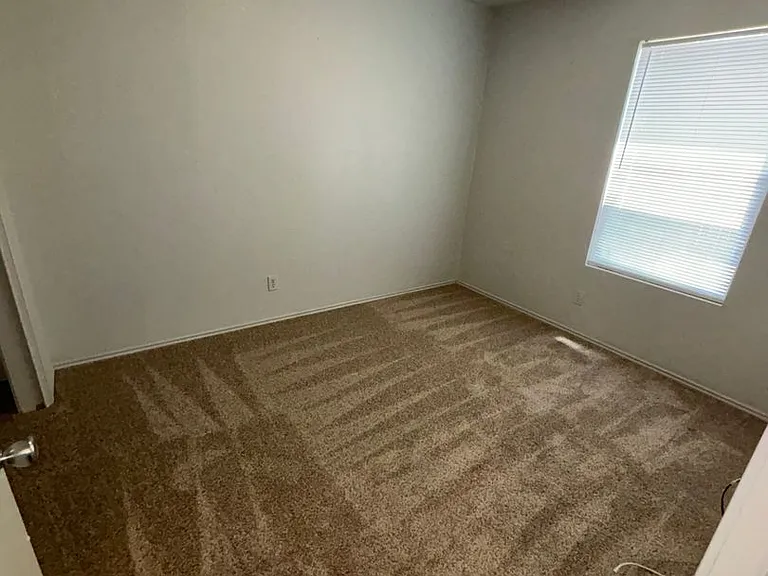 2033 Redwing Way — Photo 11