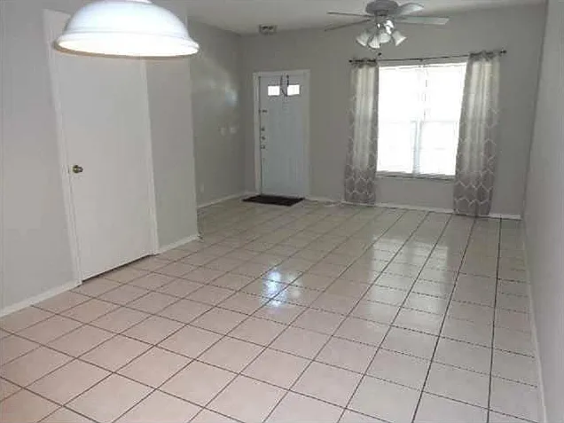 2 bed, 1.5 bath, 1026 sqft, $2,400 — Photo 3