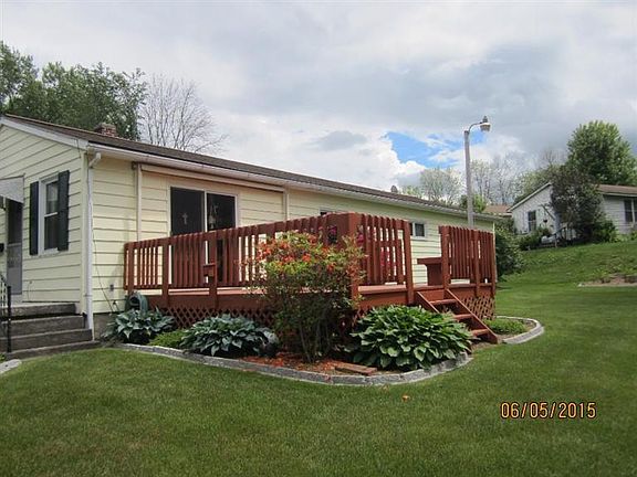 3rd image of 236 Johnston Cir
