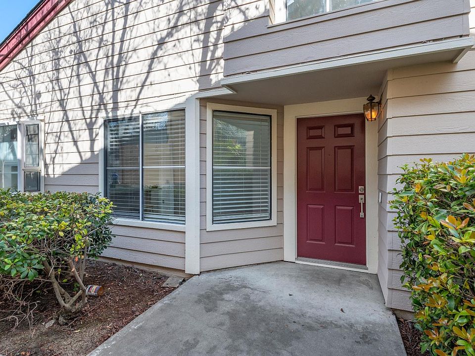 1st image of 1589 Fairway Green Cir