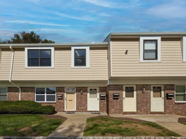 1413 Silver Ct, Hamilton, NJ 08690