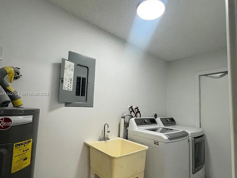 19420 Carolina Cir — Photo 12
