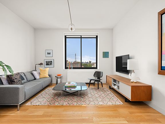 3rd image of 8 Vanderbilt Ave #10F
